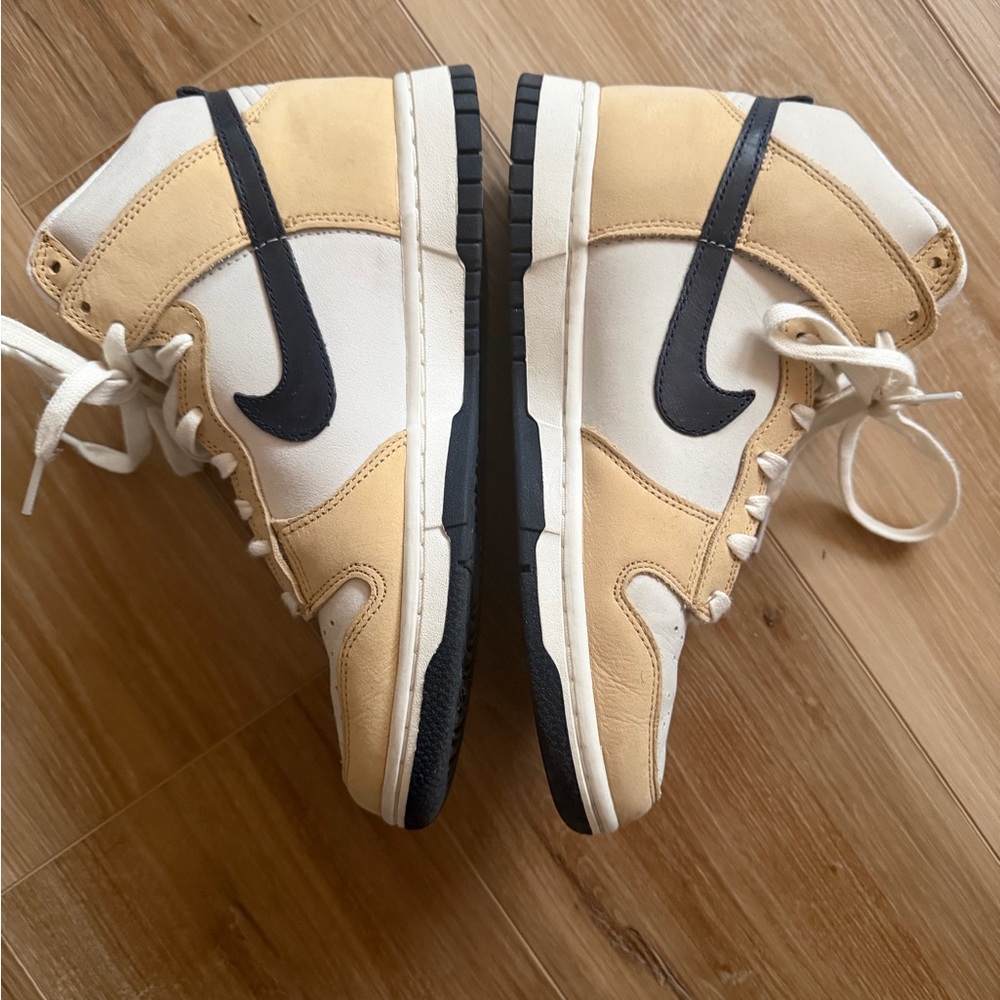 Nike women’s high top dunks, size 8. Pale yellow and navy. EUC - Picture 5 of 12